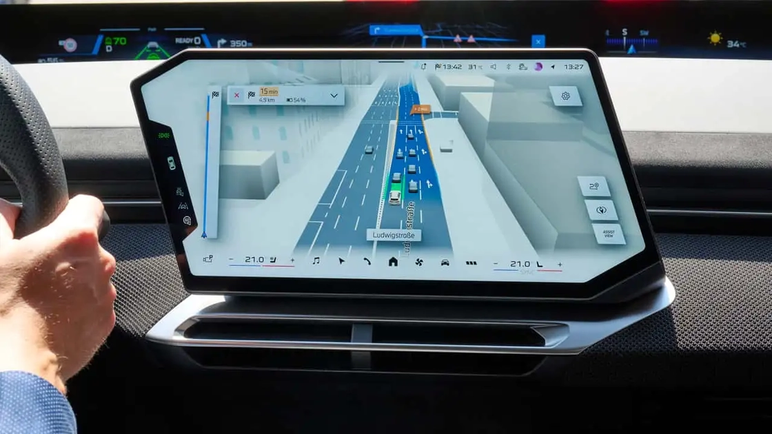 Інтерфейс нової 3D-навігації BMW Maps