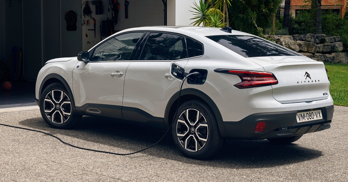Electrifying Encounter: Citroën ë-C4 X at the Focus of Innovation