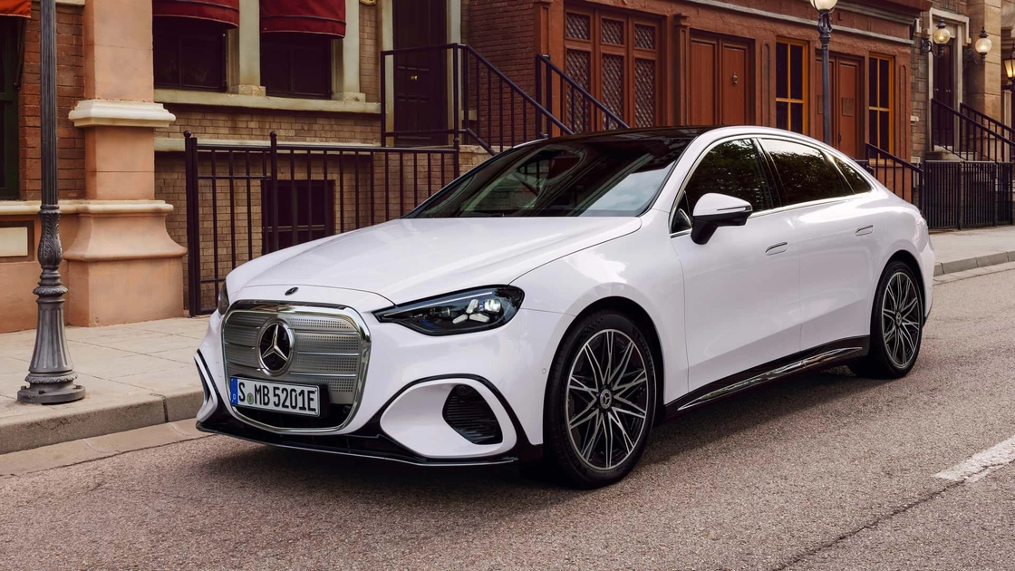Електричний седан Mercedes-Benz C-Class