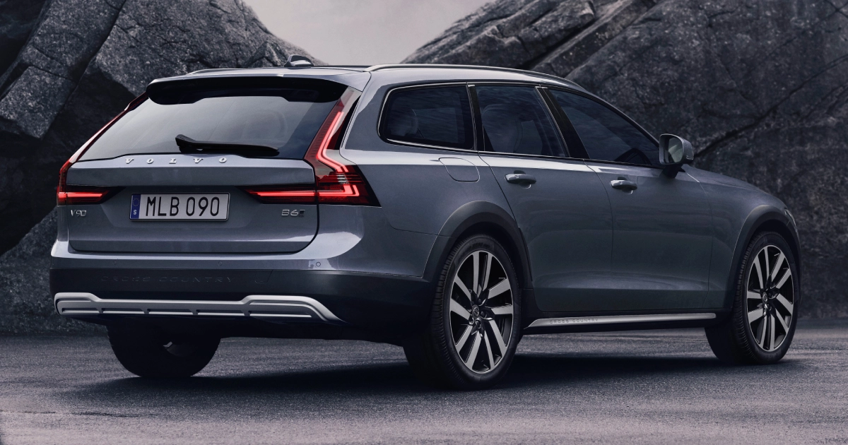 Discover the All-Terrain Luxe: Volvo V90 Cross Country's Tech-Driven Journey