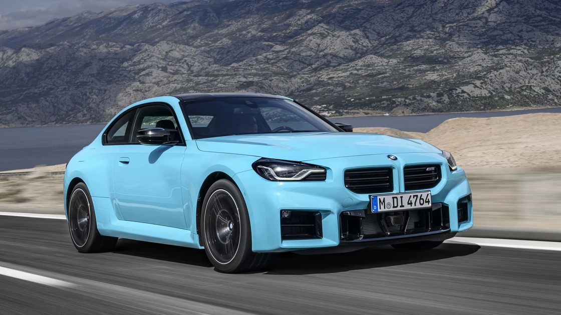 BMW M2 xDrive у кольорі Borusan Turkish Blue