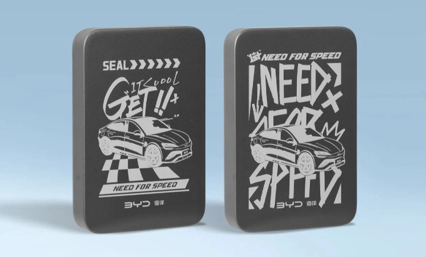 Магнитный повербанк BYD Ocean синего цвета