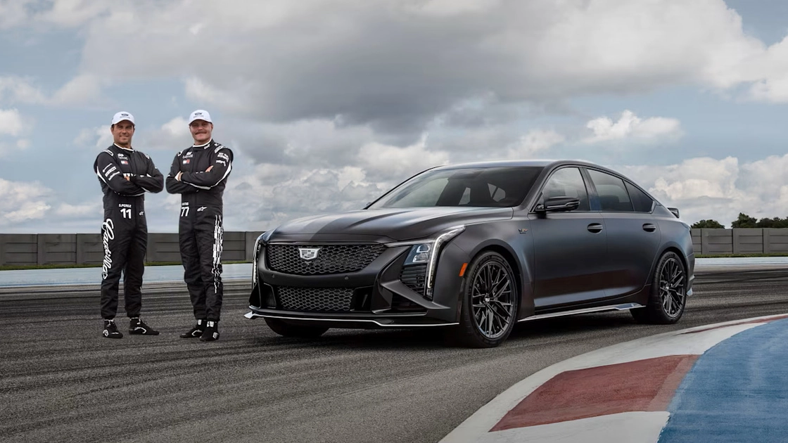 Седан Cadillac CT5-V Blackwing F1 Collector Series у матовому чорному кольорі
