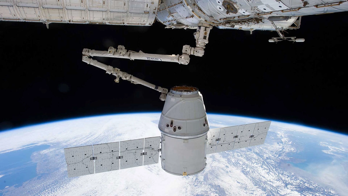 Маніпулятор Canadarm3 у відкритому космосі