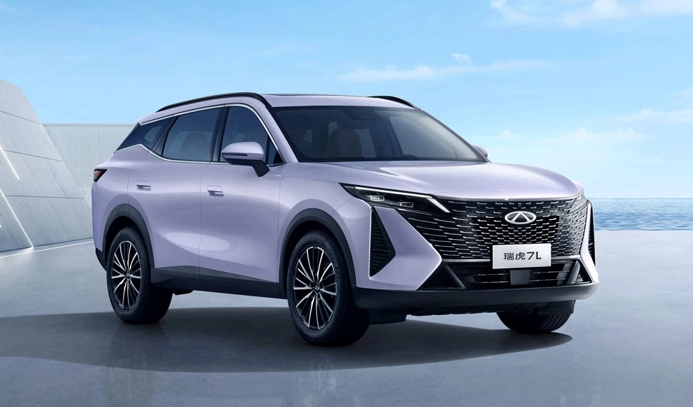 Передній план нового Chery Tiggo 7L