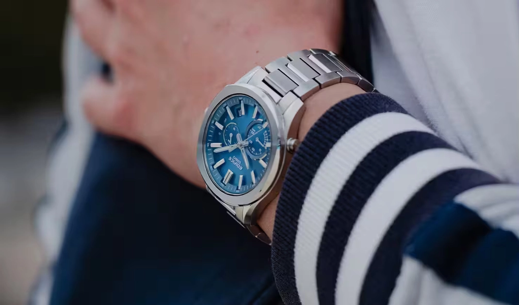 Нова ера технологій: Casio Edifice EQB-1300 зі стильним синім циферблатом
