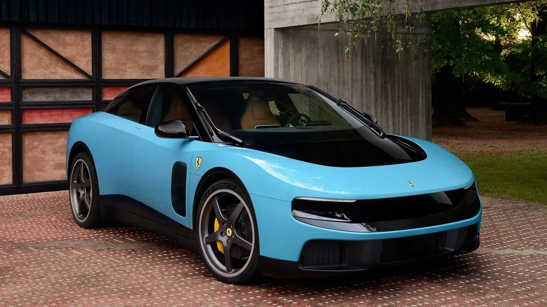 Електричний суперкар Ferrari Luce на аукціоні