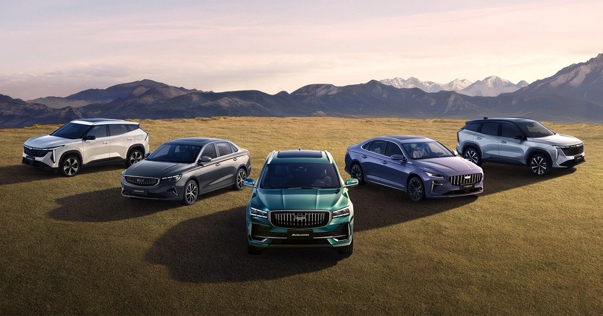 Кросовер Geely Galaxy на фоні міста