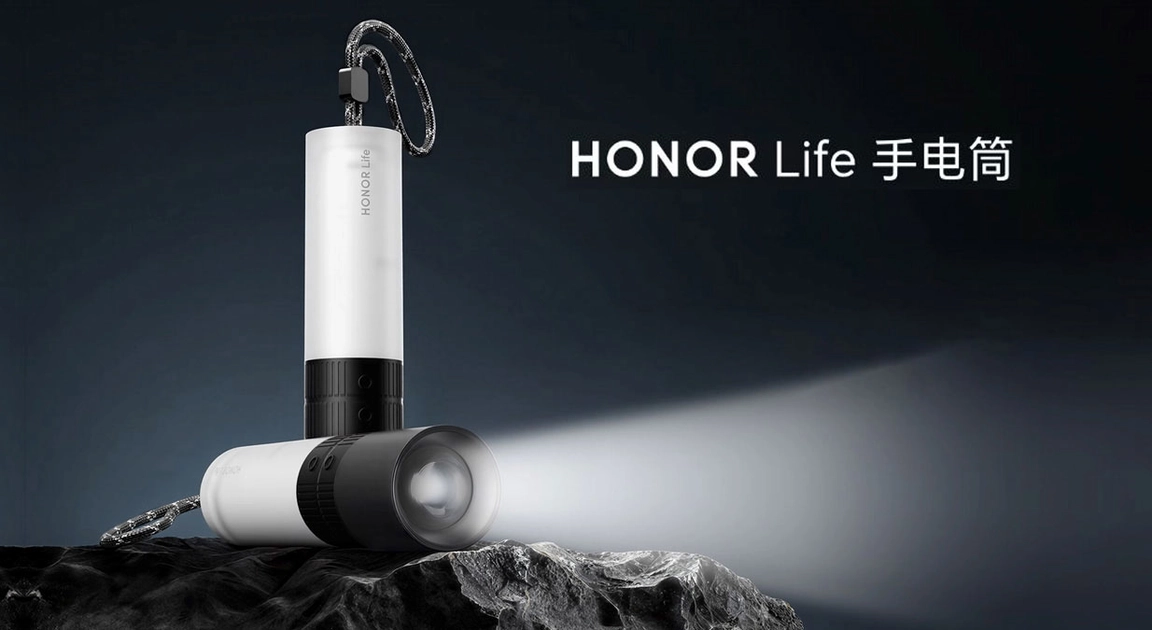 Багатофункціональний ліхтарик Honor Life у руці