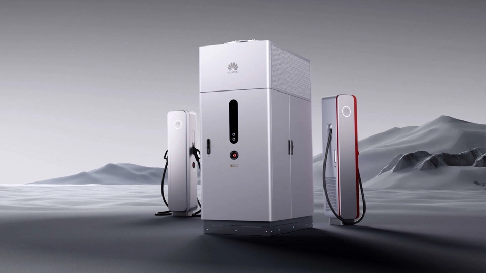 Зарядна станція Huawei SuperCharge біля дороги