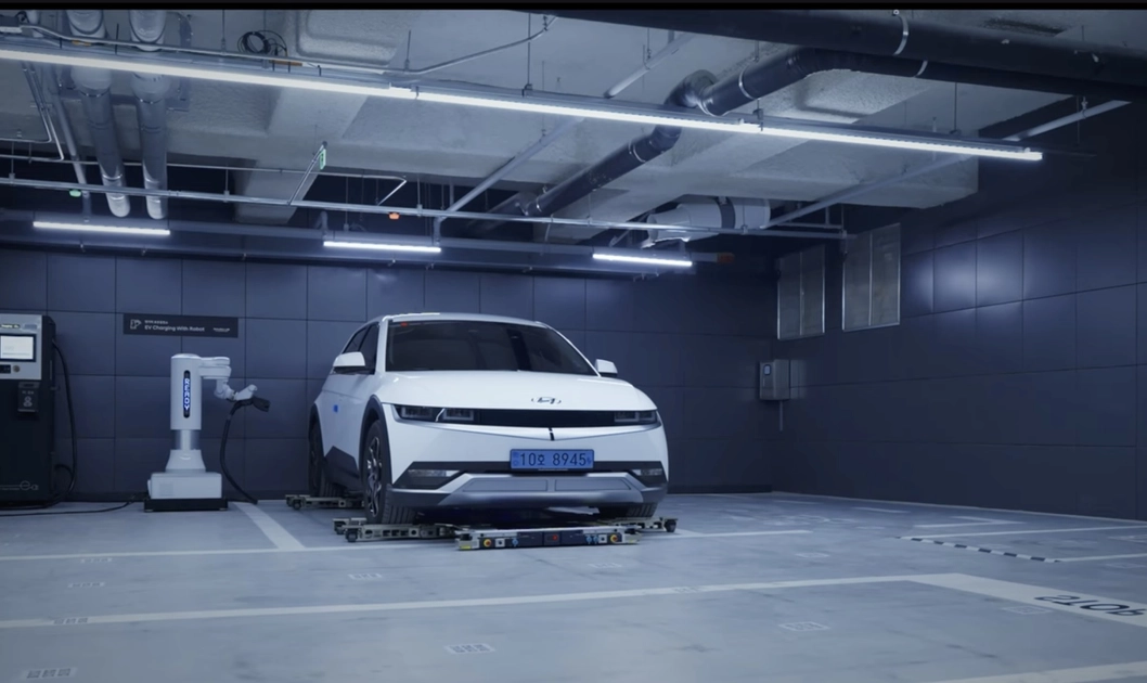Роботизована платформа Hyundai перевозить автомобіль на паркувальне місце