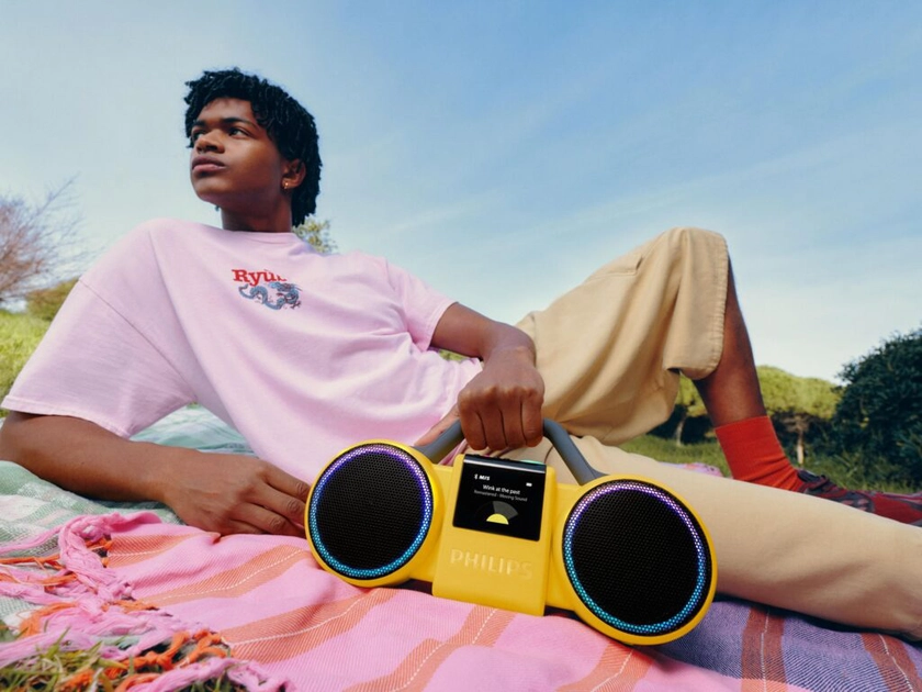 Акустическая система Philips Moving Sound в жёлтом цвете