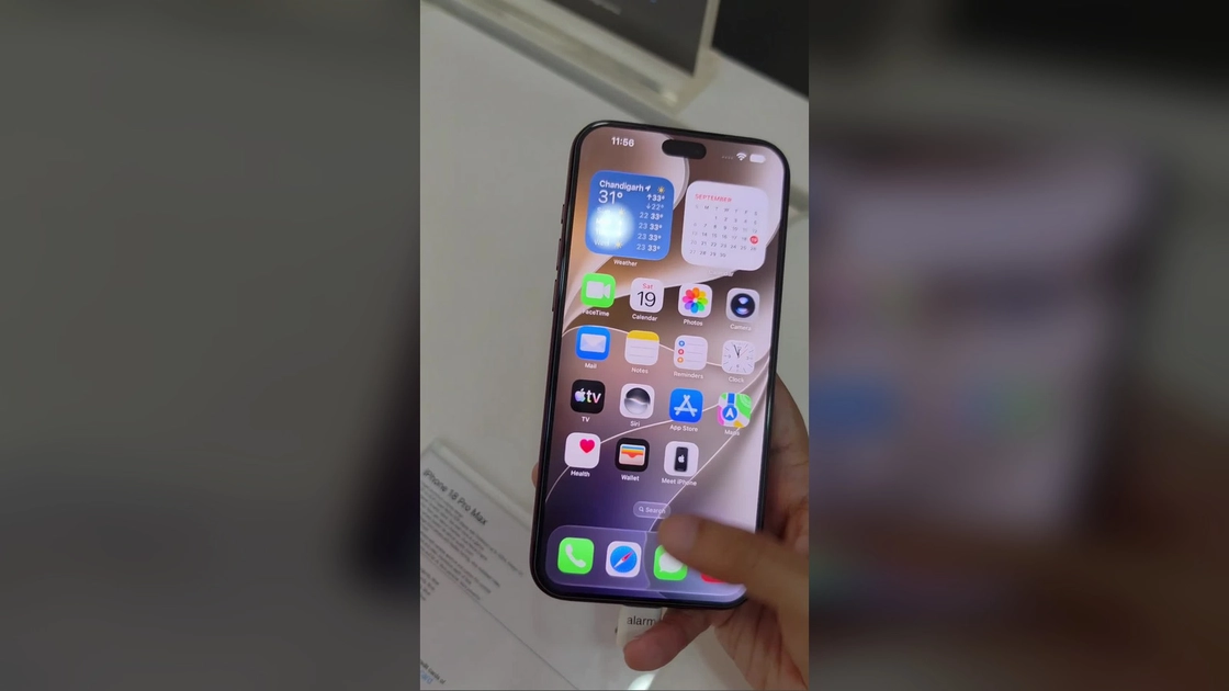 Смартфон iPhone 18 Pro з інтерфейсом iOS 27