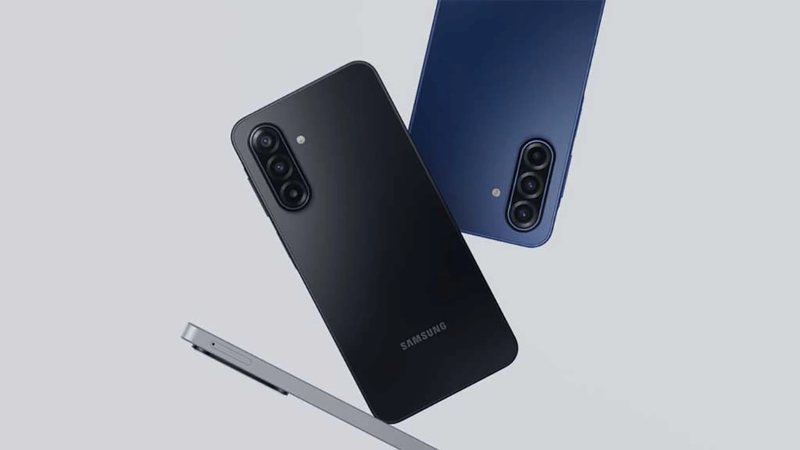 Три смартфони Samsung Galaxy Buddy 5 у різних кольорах