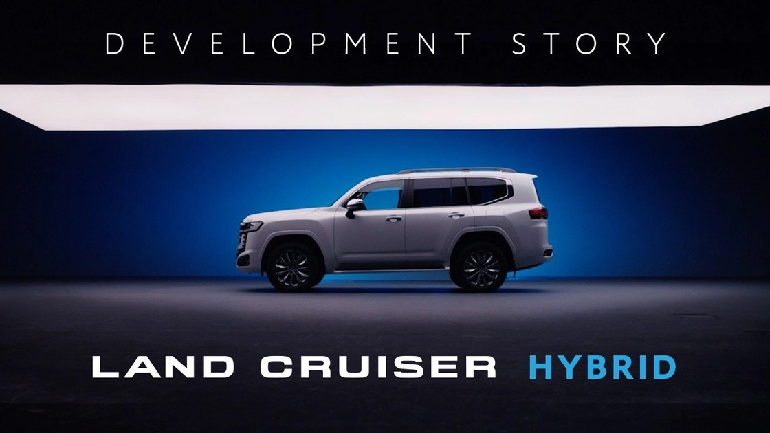 Бічний профіль Land Cruiser Hybrid у студії