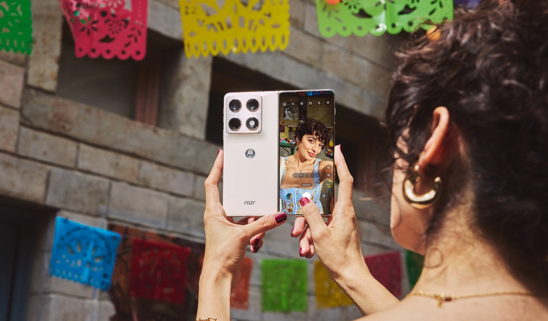 Motorola Razr Fold: Retro Charm Meets Futuristic Design