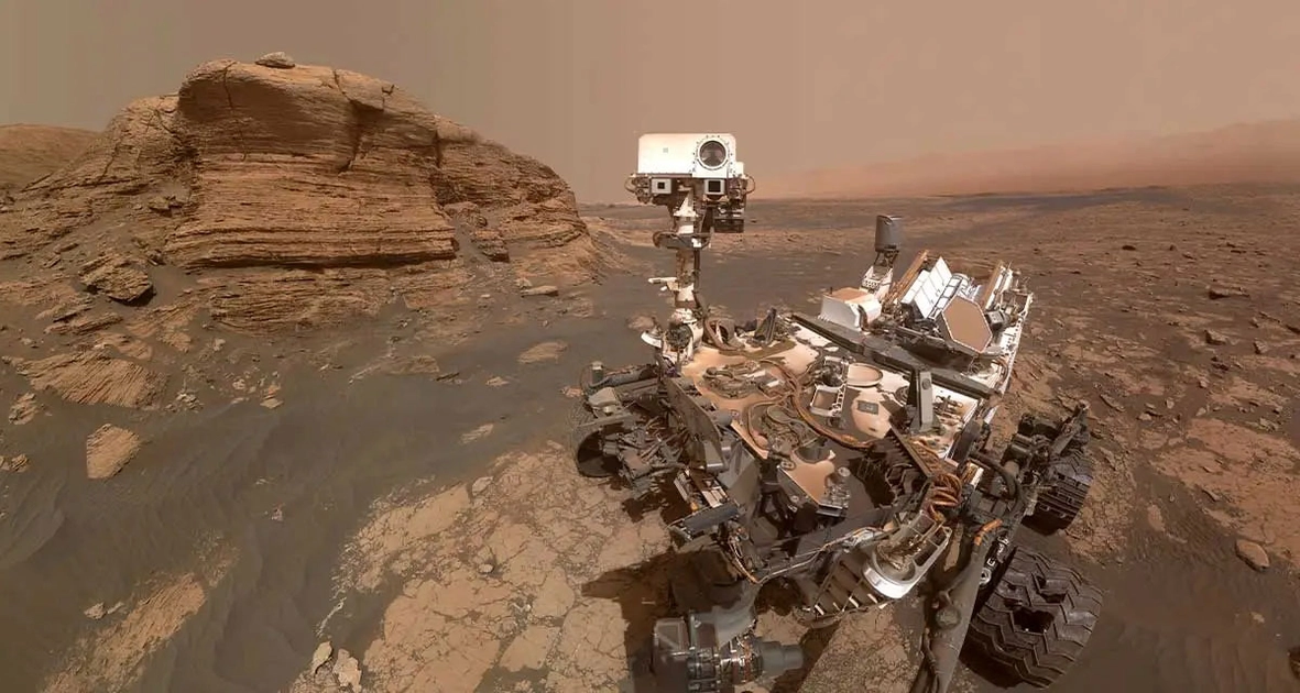 Панорама ячеїстих структур на поверхні Марса