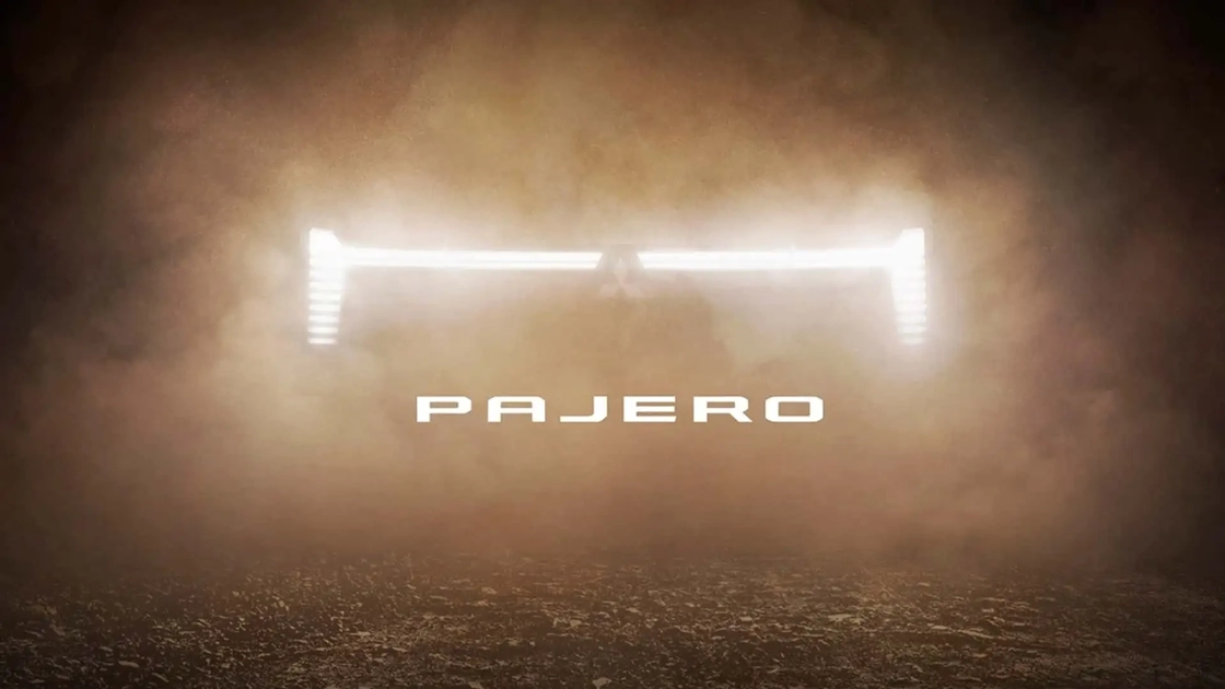 Цифрова панель приладів нового Mitsubishi Pajero