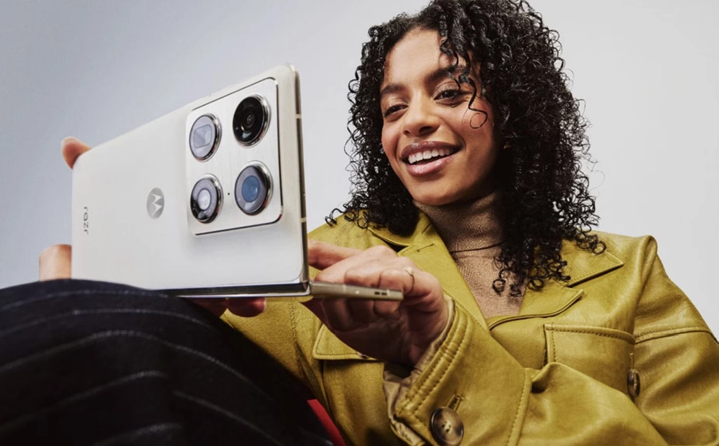 Reimagining Retro: The New Motorola Razr Fold Blends Nostalgia with Innovation