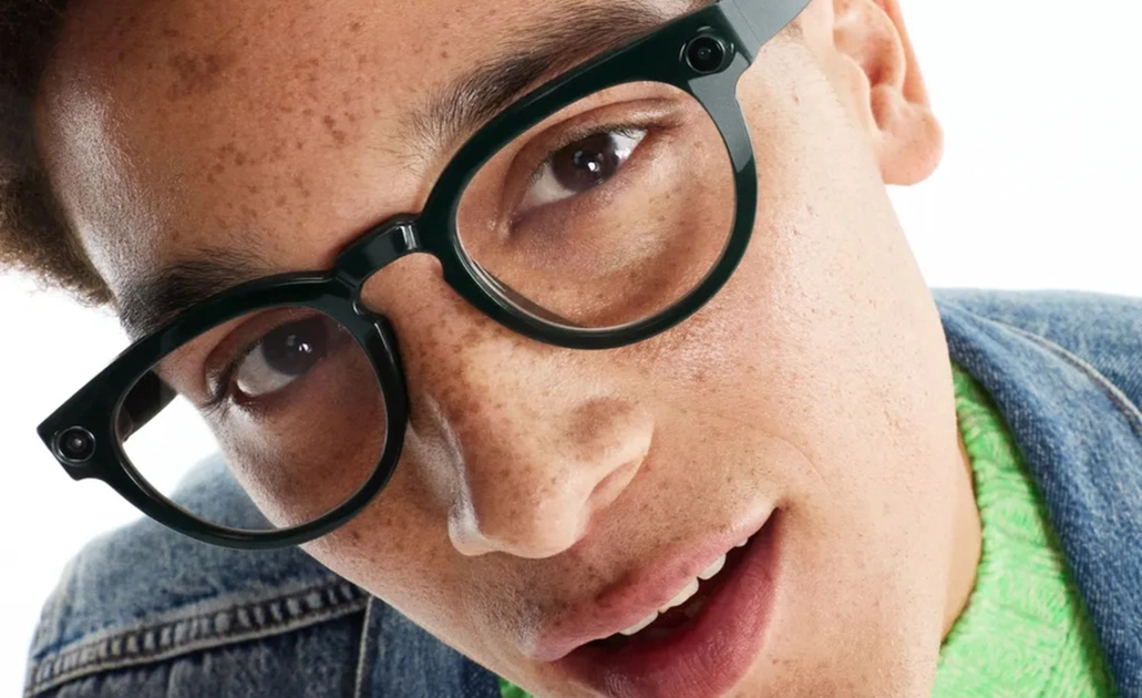 Samsung Eyewear features dual cameras on the frame edges and no built-in display — Gemini processes what the cameras see via your paired smartphone.