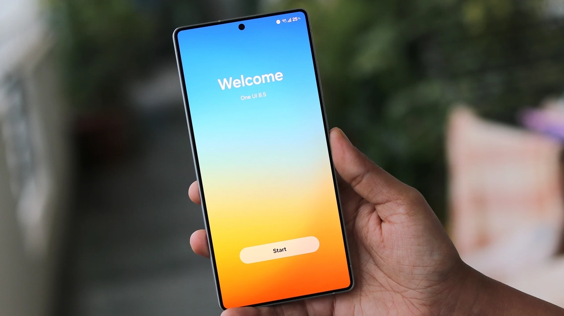 Смартфон Samsung з інтерфейсом One UI 8.5