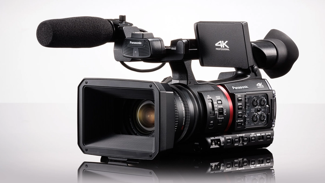 Відеокамера Panasonic AG-CX370 з об'єктивом