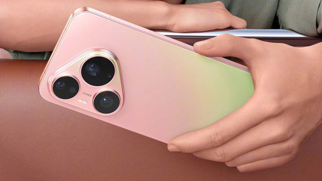 Смартфон Huawei Pura 90 Pro у руках