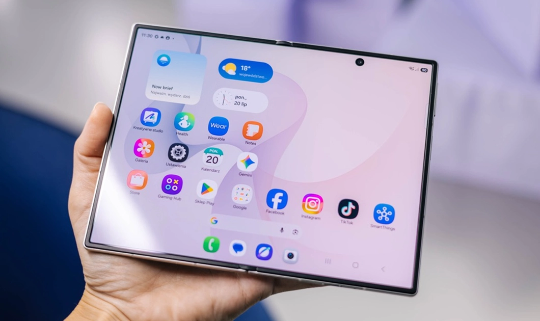 Samsung is building two more wide-screen foldables for 2027