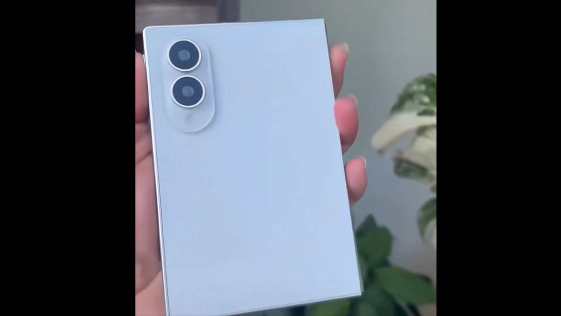 Макет смартфона Samsung Galaxy Z Fold 8