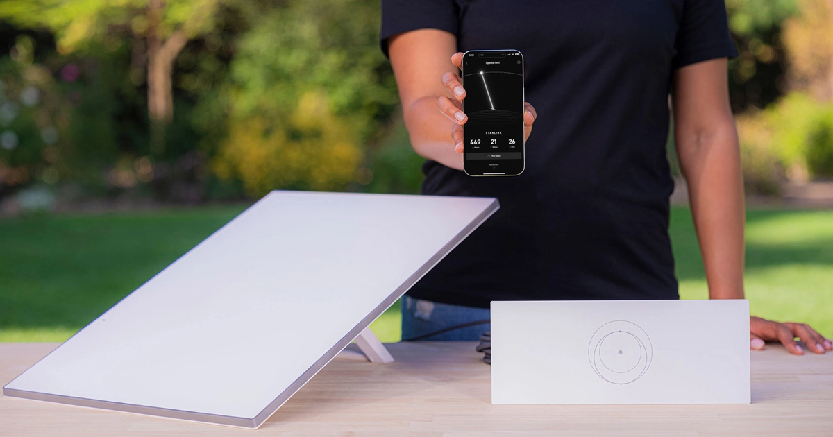 Антена Starlink Residential на даху