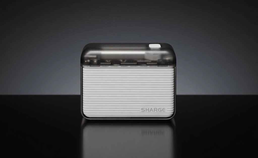 Le boîtier transparent du Sharge Mini Flow laisse apparaître les composants internes, héritage direct de la gamme Storm.