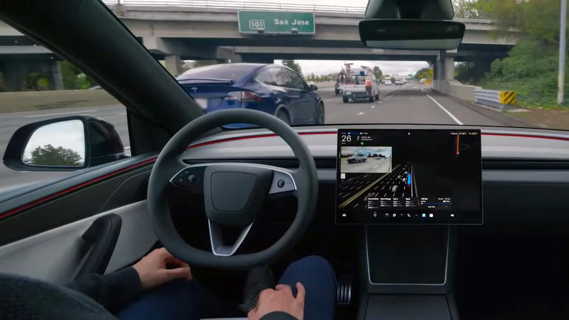 Графік зростання пробігу Tesla FSD