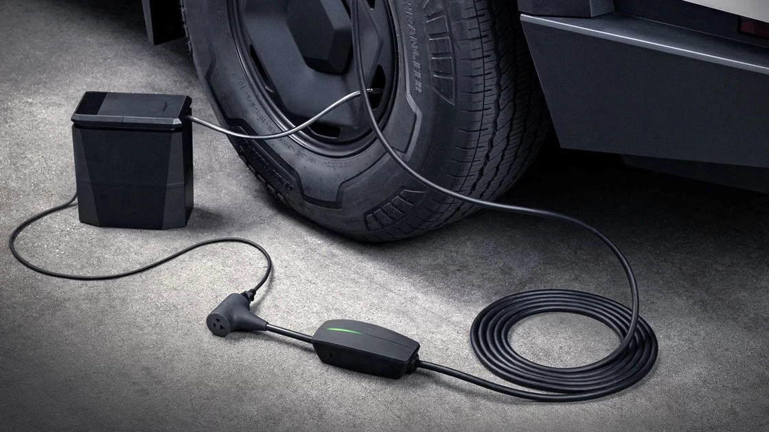 Адаптер Tesla V2L для живлення приладів