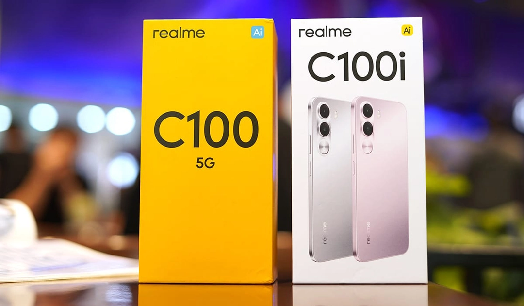 Смартфони Realme C100 та C100i у руках користувача