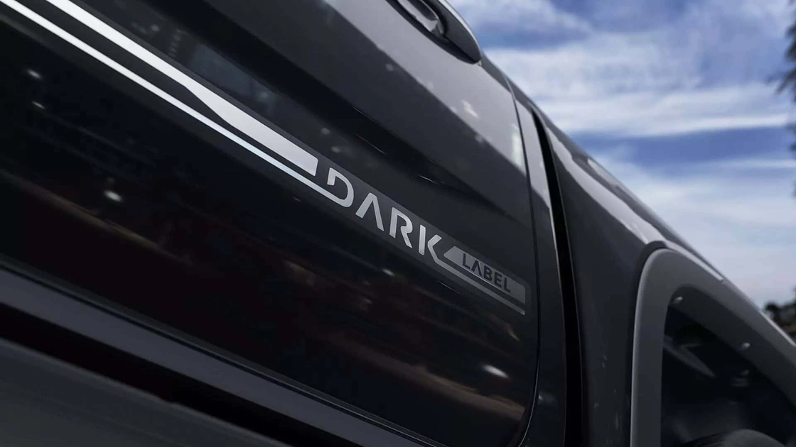 Новий пікап Volkswagen Amarok Dark Label 2026 у чорному кольорі
