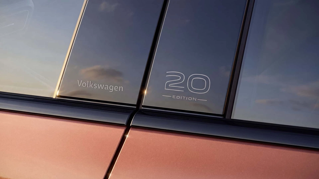 Ювілейний кросовер Volkswagen Tiguan Edition 20 у новому кольорі