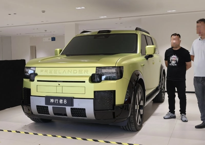 Кроссовер Freelander 8 в шоуруме