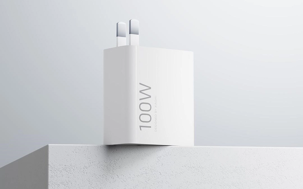 Компактний білий зарядний пристрій Xiaomi