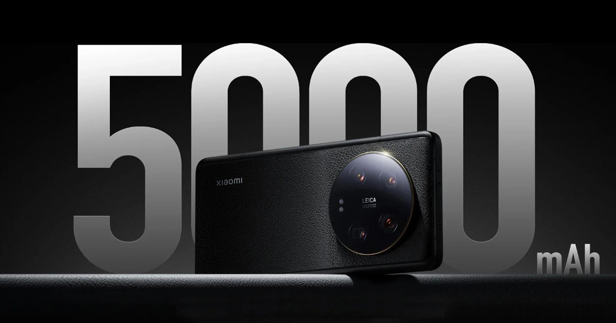 Смартфон Xiaomi 13 Ultra на столі