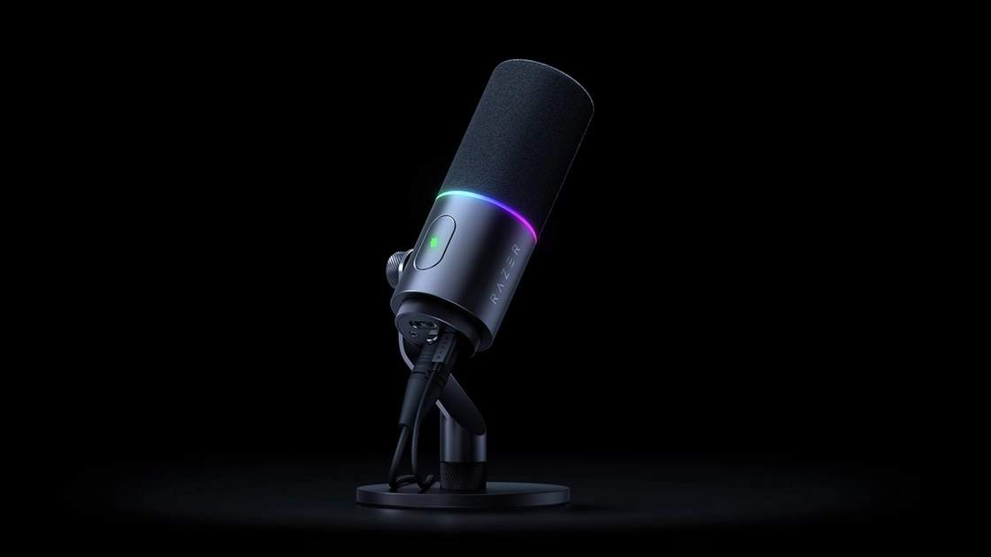 The Razer Seiren V3 Pro features a 30mm dynamic capsule and a capacitive Tap-to-Mute sensor on the top panel.