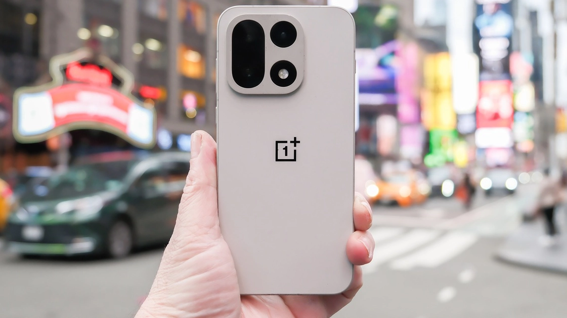 Відкриття OnePlus 15: Чого чекати техноентузіастам