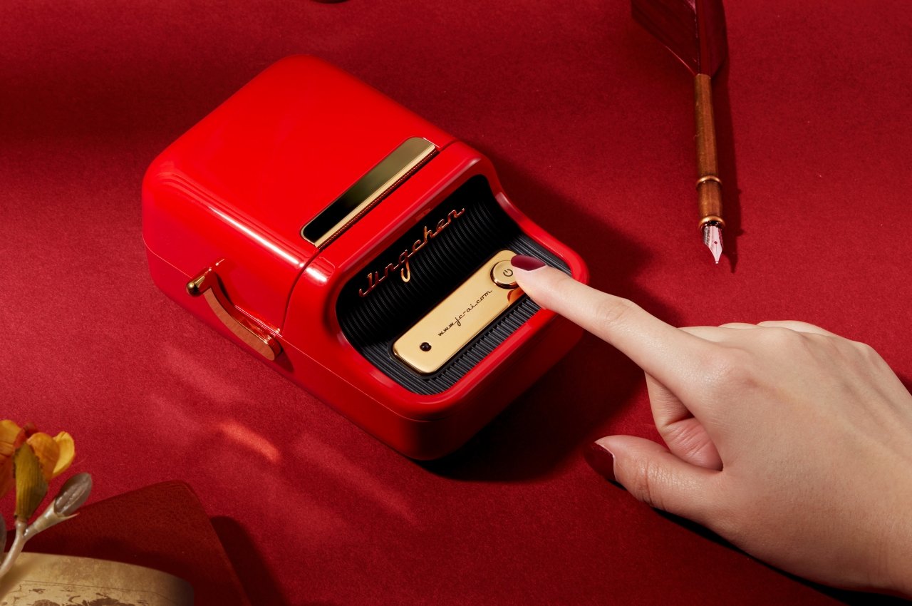 Niimbot B21 label printer gives off some classy vintage vibes-9