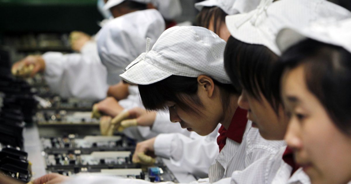Informe: Apple les dice a los proveedores que quiere expandir la fabricación fuera de China, India y Vietnam, probables futuros centros de producción.