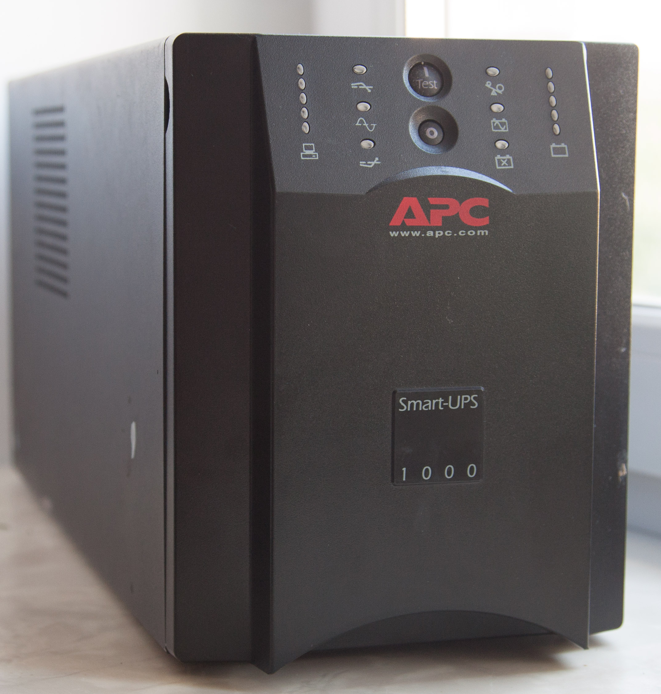 Apc smart ups 1000va 230v. APC Smart 1000. ИБП APC Smart-ups 1000va. ИБП АРС Smart-ups 1000. APC Smart ups 1000 sua1000i.