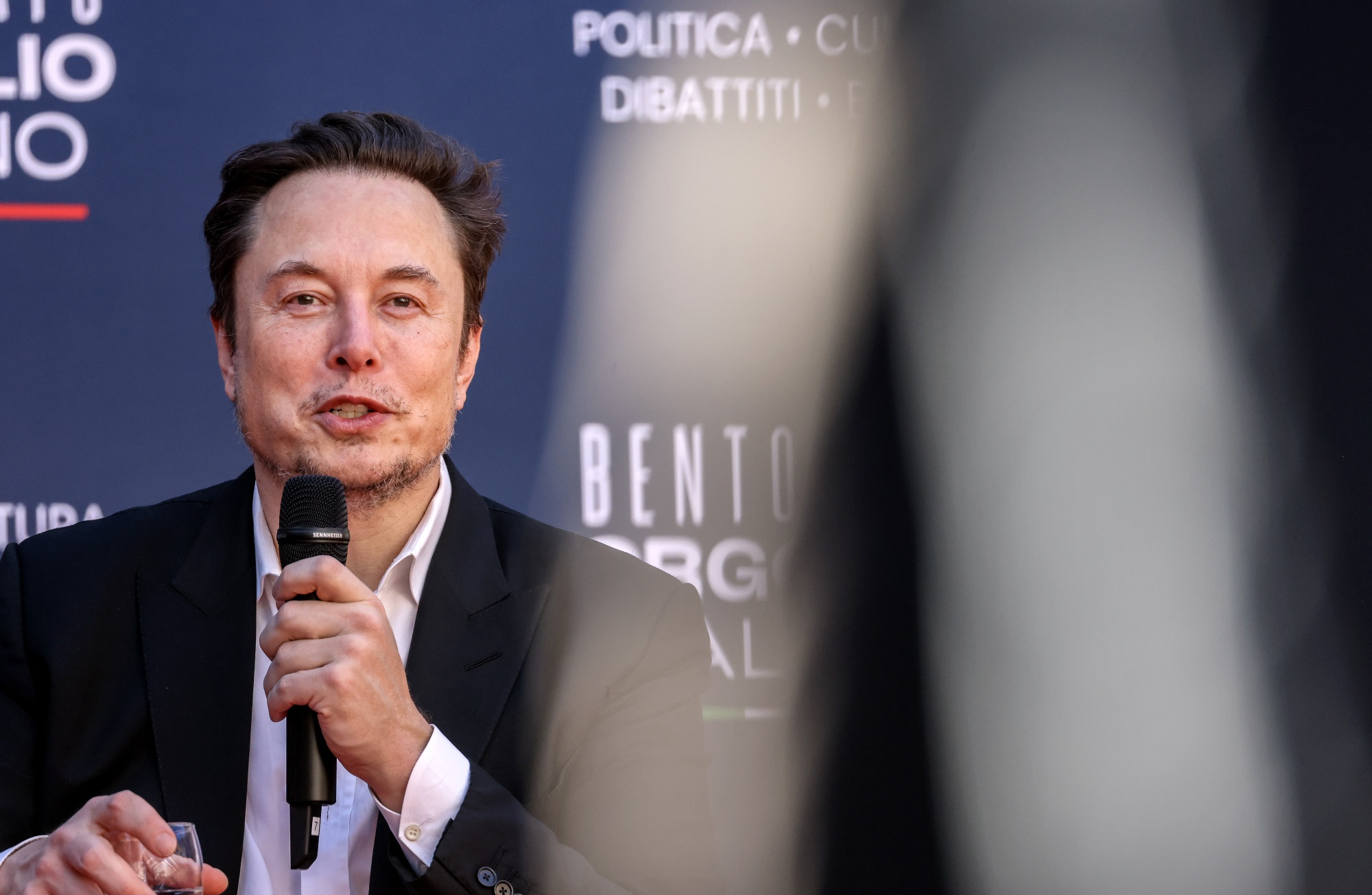 Elon Musks xAI sucht bis zu 4 Milliarden Dollar, um mit OpenAI zu konkurrieren