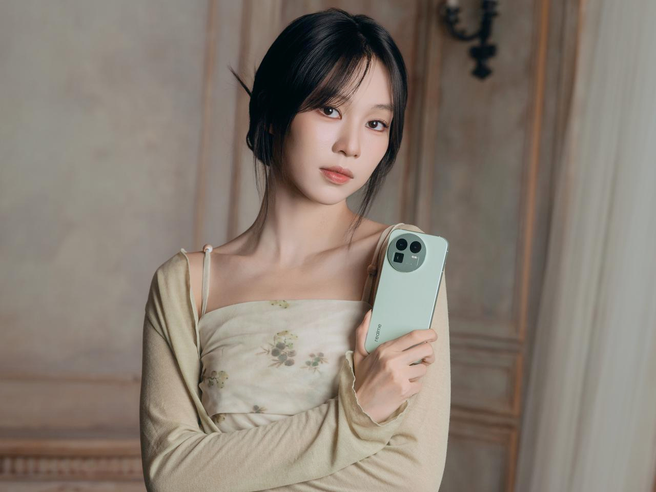 Square design of modular camera