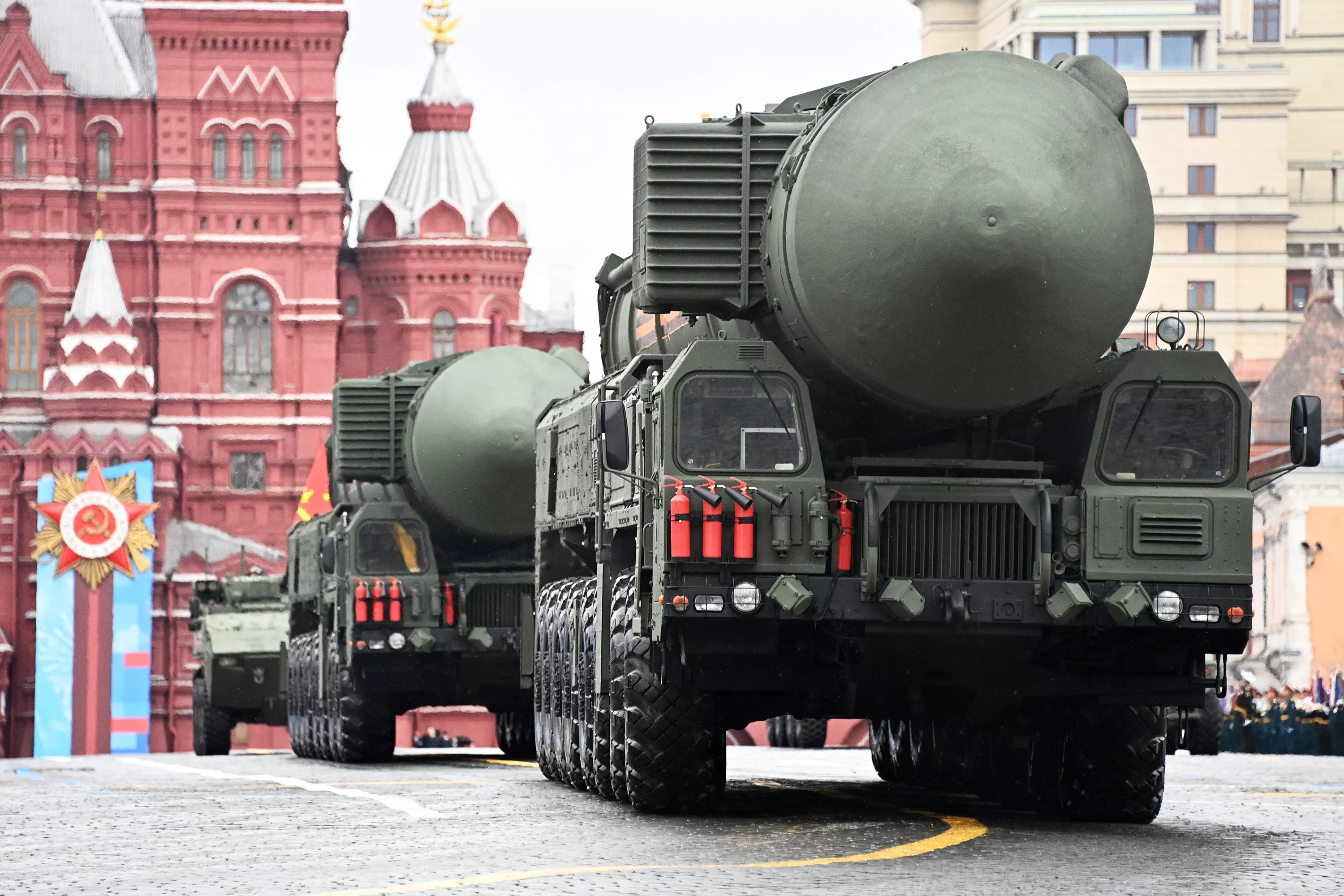 Die Russen haben die ballistische Interkontinentalrakete SS-27 Mod 2 mit einer Reichweite von 12.000 Kilometern gestartet, die einen nuklearen Sprengkopf mit einer Sprengkraft von bis zu 500 Kilotonnen tragen kann.-3