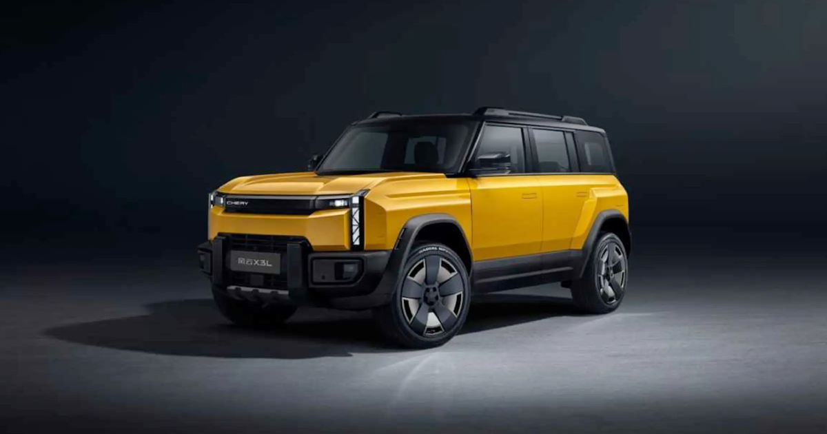 Chery Fulwin X3L against a mountainous backdrop