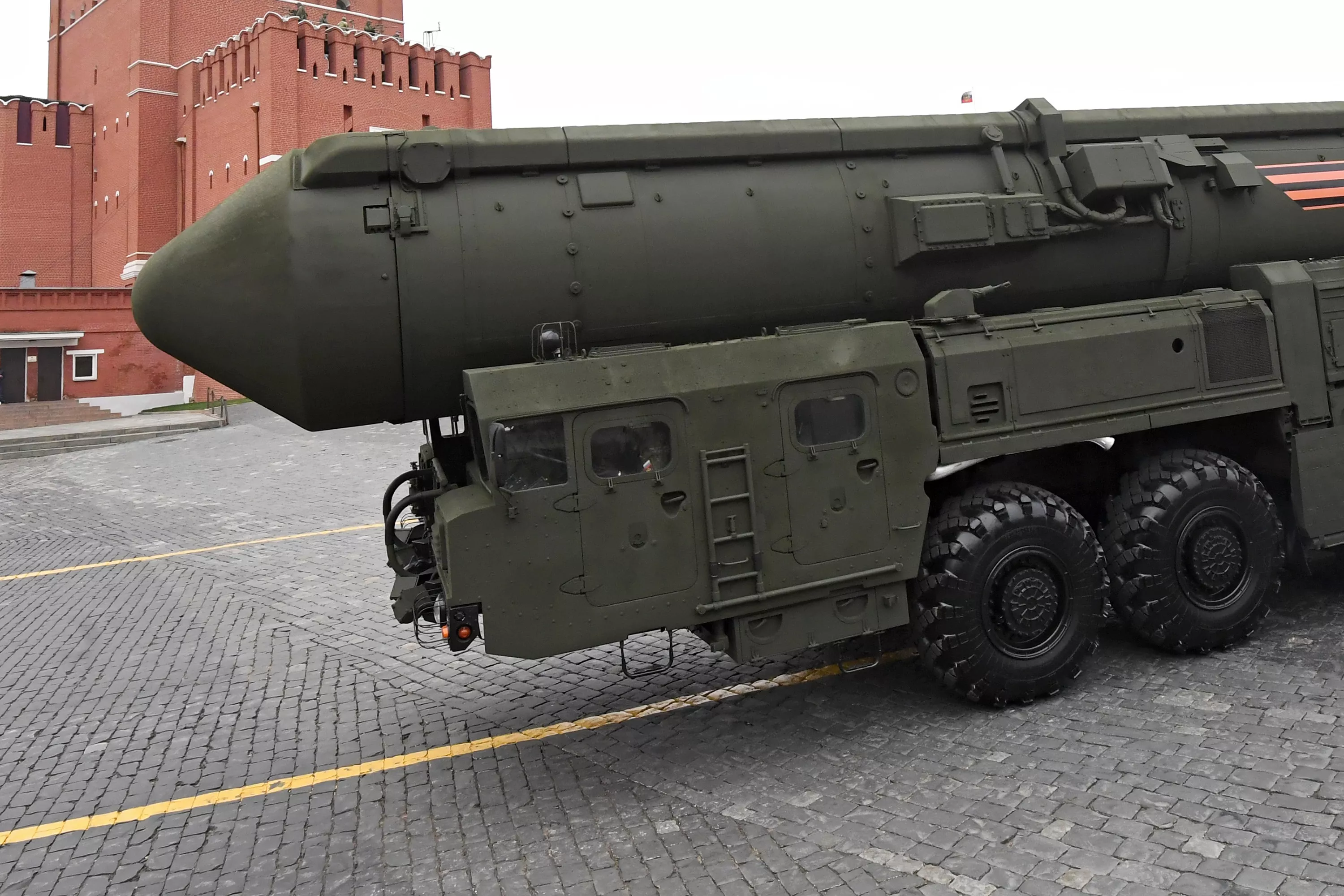 Los rusos han lanzado el misil balístico intercontinental SS-27 Mod 2 con un alcance de 12.000 kilómetros, que puede transportar una cabeza nuclear con una potencia de hasta 500 kilotones.-6
