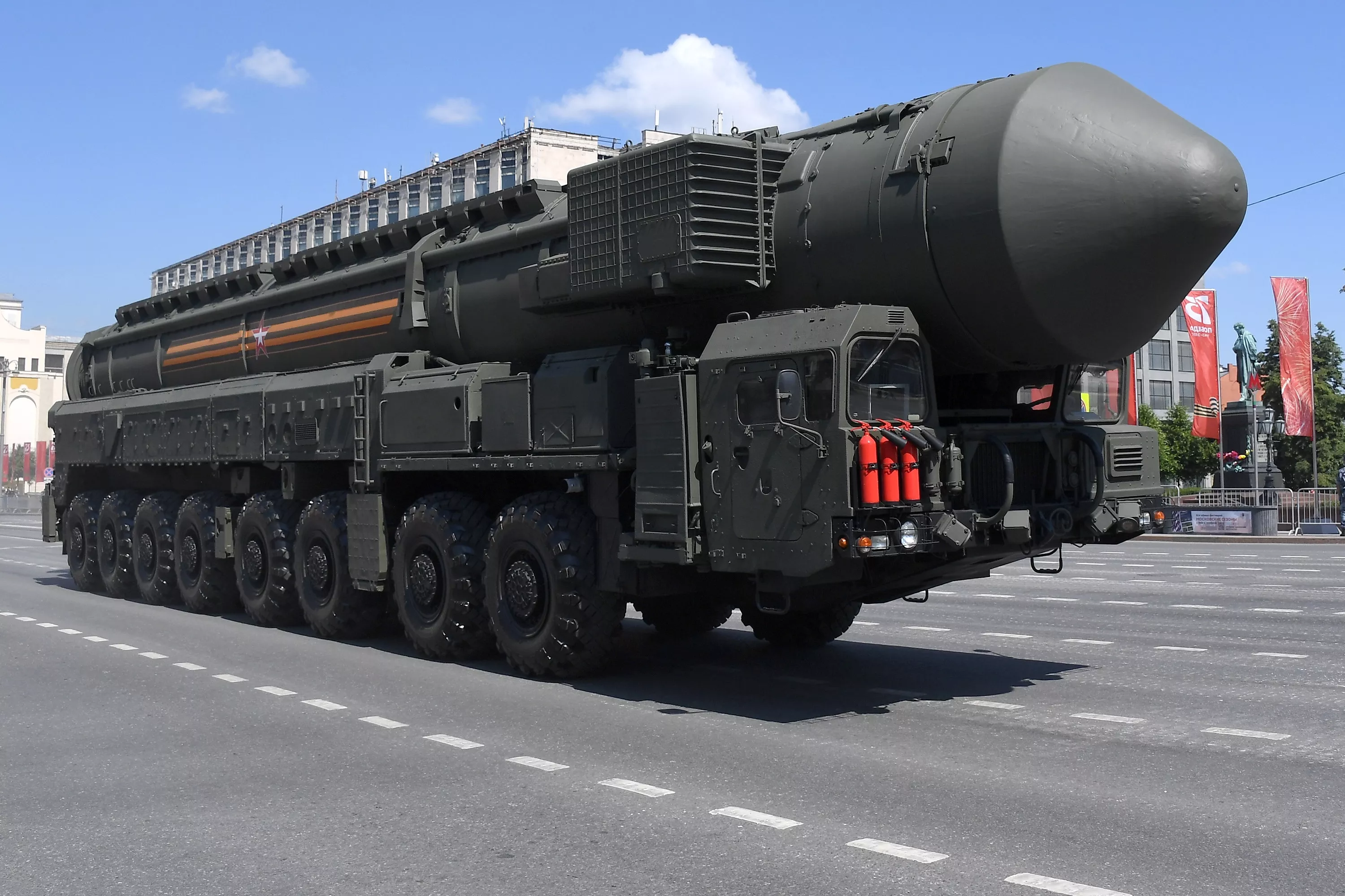 Les Russes ont lancé le missile balistique intercontinental SS-27 Mod 2, d'une portée de 12 000 kilomètres, qui peut transporter une ogive nucléaire d'une puissance allant jusqu'à 500 kilotonnes.-7
